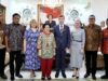 Olly Dondokambey acompaña a Megawati a recibir al embajador ruso y analiza los 125 años de cooperación estratégica de Bung Karno
| Olly Dondokambey acompaña a Megawati a recibir al embajador ruso y analiza los 125 años de cooperación estratégica de Bung Karno
|