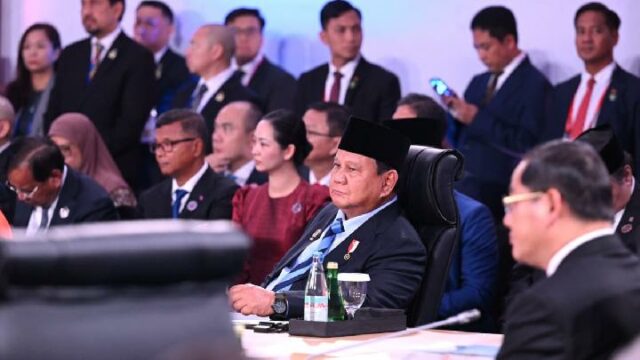 Prabowo asiste a una sesión de retiro de la 48ª Cumbre de la ASEAN

 | 