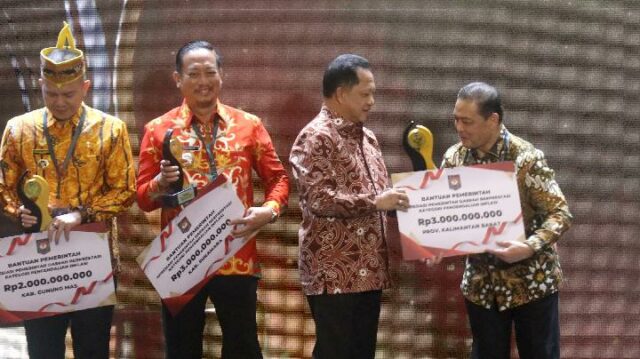 Capaces de controlar la inflación, seis gobiernos regionales de Kalimantan reciben reconocimiento del Ministerio del Interior

 | 