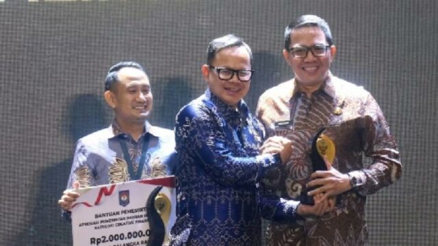 Dos ciudades de Kalimantan ganan el Premio Empresario Gubernamental del Ministerio del Interior

 | 