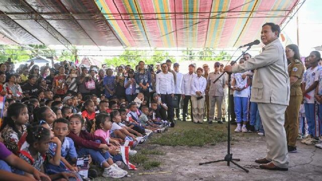 Prabowo construirá un pueblo pesquero rojo y blanco en Miangas

 | 