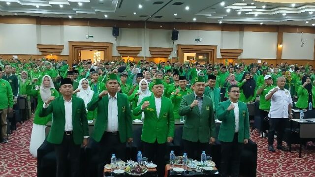 Mardiono pide a los ejecutivos del PPP de Sumatra Occidental que fortalezcan su papel social después del desastre

 | 