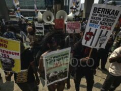 Top 3: Demostración de estudiantes papúes para la compra de marcos de fotos
| Top 3: Demostración de estudiantes papúes para la compra de marcos de fotos
|