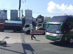 El autobús de AKAP sigue dando la espalda a Jalan Prof. Hamka, el Departamento de Transporte de la ciudad de Semarang intensifica la socialización
| El autobús de AKAP sigue dando la espalda a Jalan Prof. Hamka, el Departamento de Transporte de la ciudad de Semarang intensifica la socialización
|