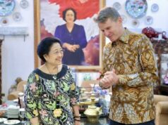 Megawati Soekarnoputri recibe la visita del embajador de Australia
| Megawati Soekarnoputri recibe la visita del embajador de Australia
|