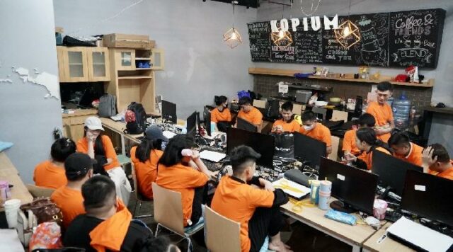 Presunto sindicato internacional de juegos en línea, 320 extranjeros examinados por inmigración

 | 