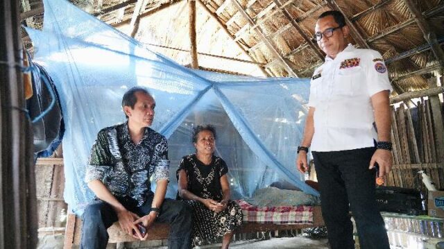 El secretario del BNPP visita la frontera de Timor Leste El secretario del BNPP visita la frontera de Timor Leste y controla directamente los hogares de posibles beneficiarios del RTLH
|