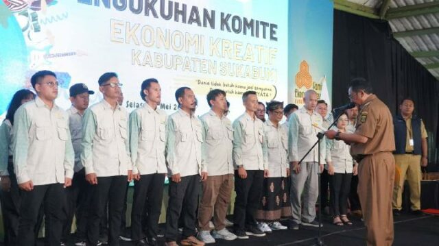 Regente de Asep: la economía creativa es un pilar importante Regente de Asep: la economía creativa es un pilar importante del desarrollo en la regencia de Sukabumi
|