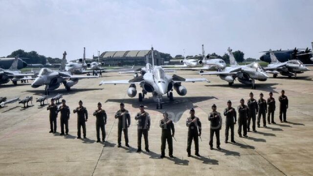 El nuevo equipo de defensa de la Fuerza Aérea de El nuevo equipo de defensa de la Fuerza Aérea de Indonesia está colocado en varios escuadrones aéreos
|