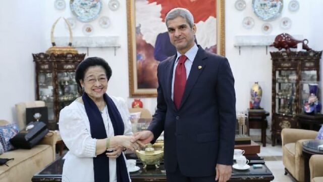 Megawati y el embajador de Kuwait discuten el impacto del Megawati y el embajador de Kuwait discuten el impacto del conflicto en Medio Oriente
|