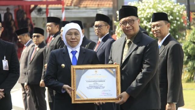Al presentar un ecosistema de servicios legales digitales impulsado por Al presentar un ecosistema de servicios legales digitales impulsado por IA, Gresik mantiene los mejores logros de JDIH
|