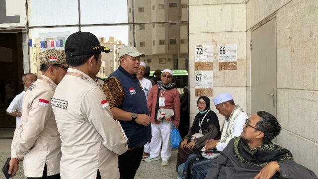 El presidente del equipo Hajj encuentra instalaciones inadecuadas mientras inspecciona El presidente del equipo Hajj encuentra instalaciones inadecuadas mientras inspecciona hoteles en La Meca
|