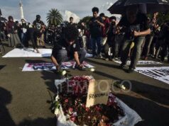 Manifestantes Kamisan: Prabowo-Gibran son iguales que Suharto
| Manifestantes Kamisan: Prabowo-Gibran son iguales que Suharto
|