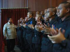 Prabowo reúne a 400 empleados estatales del FPLP participantes en Hambalang
| Prabowo reúne a 400 empleados estatales del FPLP participantes en Hambalang
|
