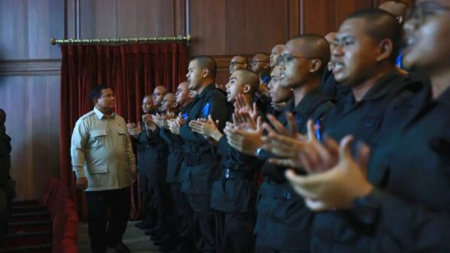 Prabowo reúne a 400 empleados estatales del FPLP participantes en Prabowo reúne a 400 empleados estatales del FPLP participantes en Hambalang
|