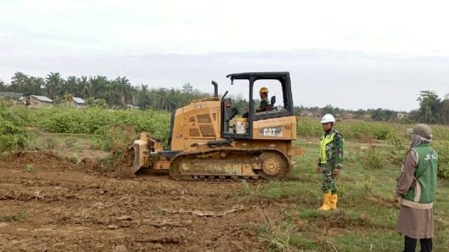 La rehabilitación de los arrozales en Aceh Tamiang involucra al La rehabilitación de los arrozales en Aceh Tamiang involucra al TNI y a las universidades
|