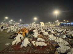 Los peregrinos del Hajj de Bangkalan se retrasan en recibir alimentos en Mina
| Los peregrinos del Hajj de Bangkalan se retrasan en recibir alimentos en Mina
|