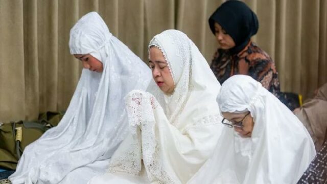 Puan reza el Eid al-Adha en la mezquita de la Puan reza el Eid al-Adha en la mezquita de la RPD y dona una vaca que pesa una tonelada
|