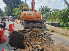 La alcaldesa de Semarang, Agustina, pide a la DPU que repare las carreteras dañadas por exceso de tonelaje
| La alcaldesa de Semarang, Agustina, pide a la DPU que repare las carreteras dañadas por exceso de tonelaje
|