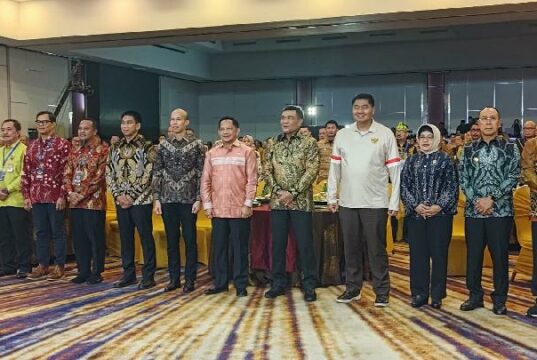Mensaje del presidente Prabowo en el evento de reconocimiento de logros del gobierno regional de Sulawesi
| Mensaje del presidente Prabowo en el evento de reconocimiento de logros del gobierno regional de Sulawesi
|