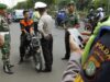 Gerindra reprende a Kaderny por no usar casco mientras andaba en una Harley
| Gerindra reprende a Kaderny por no usar casco mientras andaba en una Harley
|