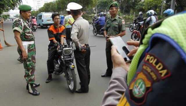 Gerindra reprende a Kaderny por no usar casco mientras andaba en una Harley

 | 