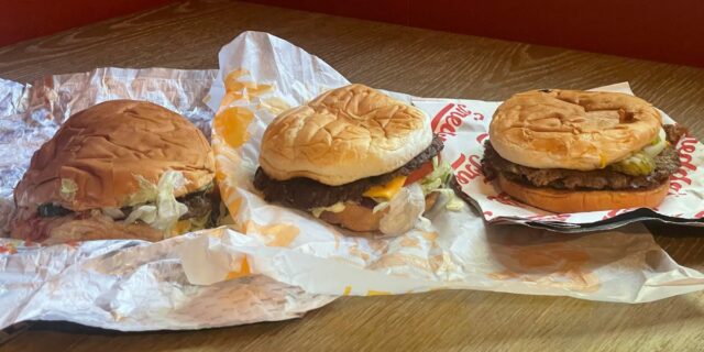 Prueba las hamburguesas de Culver's, Freddy's y Sonic para encontrar Prueba las hamburguesas de Culver's, Freddy's y Sonic para encontrar la mejor cadena
| Food,freelancer,freelancer-le,food,burgers,midwest,cheeseburgers,culvers,sonic,taste-test,review,fast-food