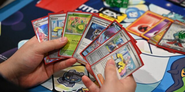 Aquí tienes información básica sobre cómo coleccionar cartas de Pokémon y K-Pop.

 | Investing,hustle-culture-big-bet,collectibles,investing,reselling,side-hustles,hustle-culture,landing-page