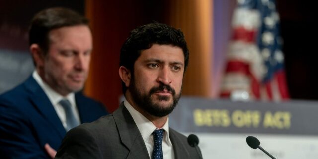 Las acusaciones de uso de información privilegiada dejan insatisfechos a los críticos del mercado de pronósticos

 | Tech,Politics,prediction-markets,kalshi,polymarket