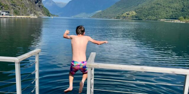 Alquilamos una sauna flotante en un viaje familiar a Noruega

 | Travel,Parenting,essay,parenting-freelancer,scandanavia,copenhagen,norway,iceland,sauna,family-trip,travel-with-kids,family-vacation,splurge,denmark