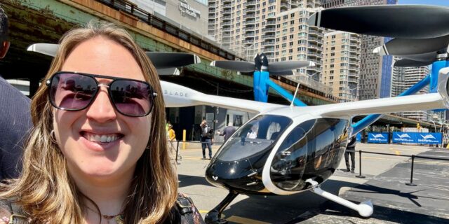 Vi por primera vez un taxi aéreo tipo Supersónicos sobrevolando Nueva York

 | Transportation,Travel,Tech,air-taxi,flying-air-taxi,evtol,evtols,joby-aviation,aviation,new-york-city,joby,flying-taxi,transportation