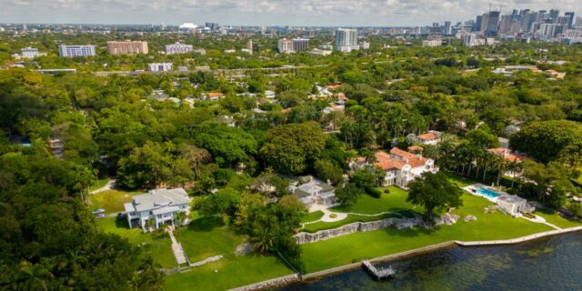 Descubra la vida dentro del barrio de Miami que atrae a multimillonarios

 | Real Estate,Travel,real-estate,luxury,miami,ultra-rich,neighborhoods,travel