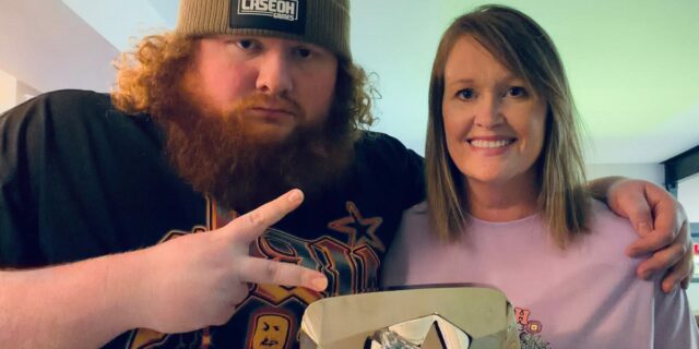 Angie Baker ayudó a lanzar y gestionar la carrera como jugador de su hijo CaseOh.

 | Media,limited-synd,as-told-to,live-streaming,youtube,creator-economy,careers
