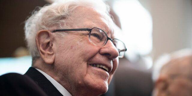 Sahil Bloom habla sobre su encuentro con Warren Buffett y por qué Berkshire Bash es único

 | Finance,berkshire-hathaway-shareholder-meeting-2026,international,warren-buffett,berkshire-hathaway,greg-abel,sahil-bloom,wealth,berkshire-hathaway-meeting-2026