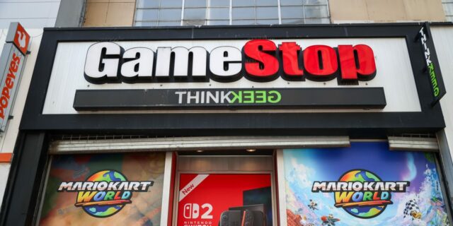El CEO de GameStop provocó una avalancha de memes con su acuerdo con eBay

 | Media,Retail,gamestop,ebay,meme-stocks,social-media