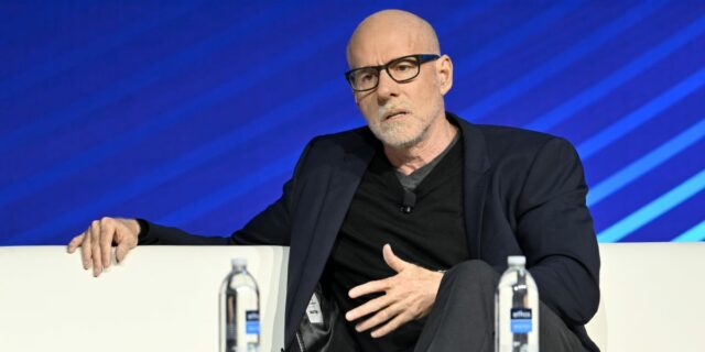 Scott Galloway: las mejores habilidades probadas por la IA para las futuras carreras de los niños

 | Careers,Tech,AI,skills,parenting,careers,ai,ai-proof,scott-galloway,steven-bartlett,contributor-2026