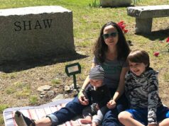 Mi familia y yo pasamos el Día de la Madre en la tumba de mi hijo.
| Parenting,parenting,parenting-freelancer,mothers-day,essay,grief Mi familia y yo pasamos el Día de la Madre en la tumba de mi hijo.
| Parenting,parenting,parenting-freelancer,mothers-day,essay,grief