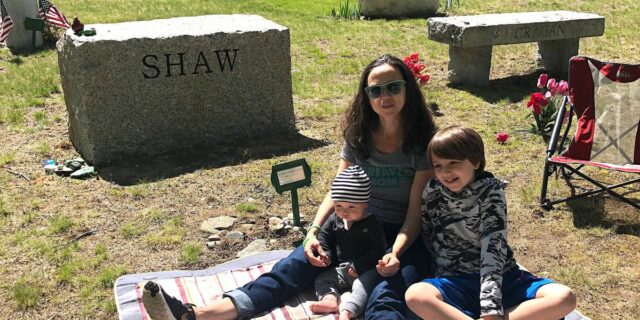 Mi familia y yo pasamos el Día de la Madre Mi familia y yo pasamos el Día de la Madre en la tumba de mi hijo.
| Parenting,parenting,parenting-freelancer,mothers-day,essay,grief