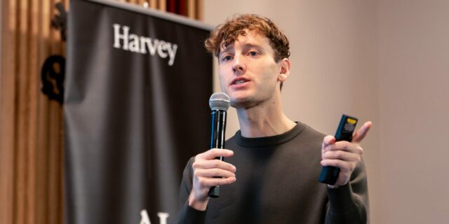 CEO de Harvey: Los agentes de IA convierten a los abogados en administradores de agentes de IA

 | Tech,AI,Law,Careers,legal-ai,legal-tech,startups,beacon-industries-big-bet,limited-synd,lawyers,law-firms,harvey,changing-workplace-big-bet