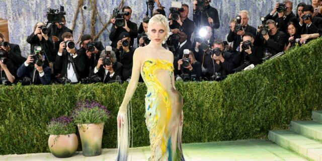 Actualizaciones en vivo de Met Gala 2026: llegadas de celebridades a la alfombra roja, looks temáticos

 | Entertainment,met-gala,met-gala-2026,fashion,red-carpet,limited-synd,liveblog,live-blog