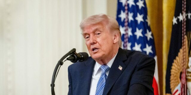 Trump reflexiona sobre la vigilancia mediante IA. Eso es lo que dice la gente inteligente.

 | AI,Tech,Politics,trump,anthropic,regulation,ai-regulation