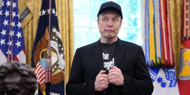 Vea cómo responden los funcionarios federales a los correos electrónicos de las '5 cosas' de Elon Musk

 | Economy,doge-cuts,federal-workers,elon-musk