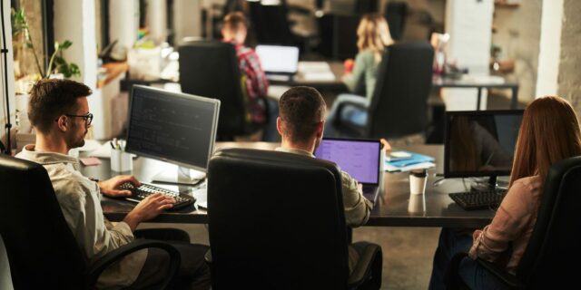 3 líderes explican los pros y los contras de gestionar equipos pequeños

 | AI,tiny-teams,ai,leadership,careers,hiring,coinbase,ai-layoffs,tech-layoffs,contributor-2026,agnes-burgess-applegate