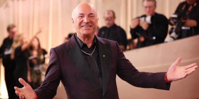 Kevin O'Leary culpa a los activistas pagados por las protestas en los centros de datos de Utah

 | AI,Tech,kevin-oleary,data-center