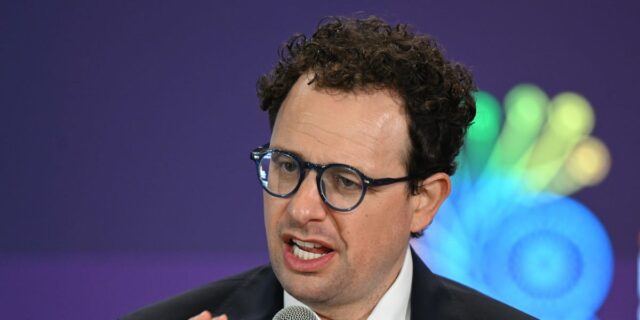 Anthropic acaba de lanzar herramientas de agentes de inteligencia artificial para interrumpir el trabajo financiero

 | Finance,anthropic,ai,wall-street,finance,banks,startups