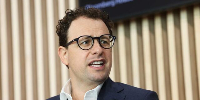 Dario Amodei dice que el crecimiento antropogénico es "demasiado difícil de gestionar"

 | AI,Tech,ai,anthropic,dario-amodei,claude,claude-code,developers,coding,artificial-intelligence,generative-ai,limited-synd