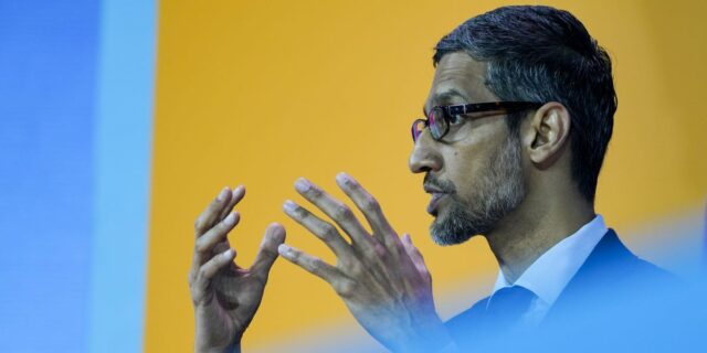 Google planea permitir que los ingenieros de software utilicen IA en entrevistas de trabajo

 | Tech,AI,google,exclusive,tech,ai,limited-synd,coding,software-engineer