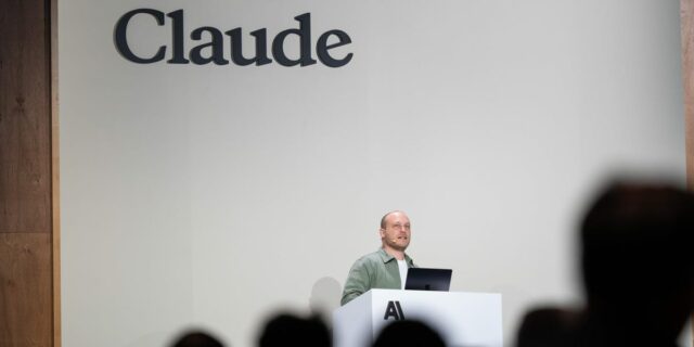 El creador de Claude Code, Boris Cherny, está harto de la frase "Coding Vibe"

 | AI,Tech,claude,limited-synd,anthropic,claude-code,enterprise-software,developers,software,ai,vibe-coding,boris-cherny,vibe-mode