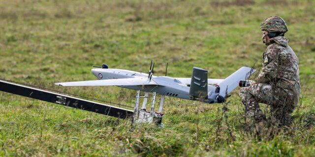 El jefe de la RAF dice que ahora se necesitan 'aviones de combate robóticos' propulsados ​​por IA

 | Military & Defense,royal-air-force,ai,drones