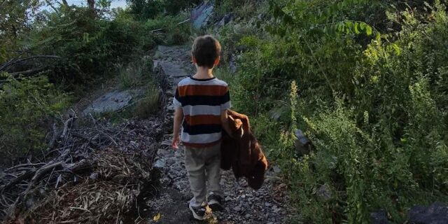 Quiero ser una "mamá tranquila". Mi hijo necesitaba algo más. Quiero ser una "mamá tranquila". Mi hijo necesitaba algo más.
| Parenting,essay,parenting,parenting-freelancer,child-independence,neurodivergent